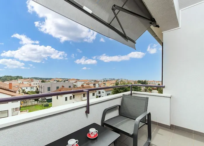 White Apartment Poreč